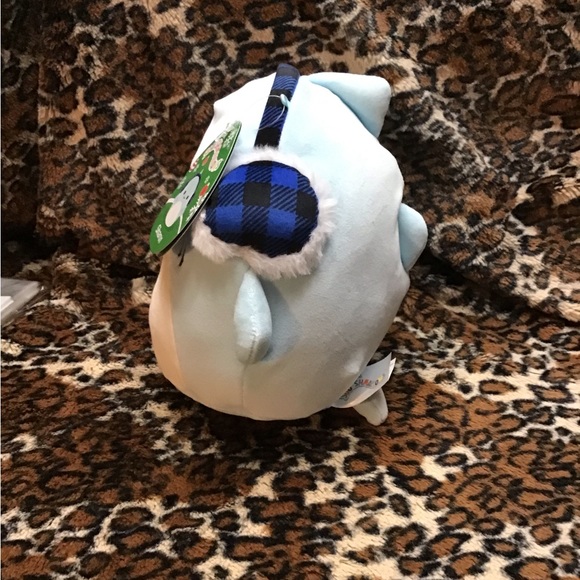 NWT SHARON. THE SHARK WINTER COLLECTION 8”SQUISHDATE 02/01/2022 - Picture 2 of 7